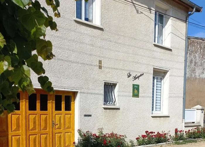 Hébergement de vacances Charmante Maison Rénovée Avec Jardin, Proche De Verdun, Idéale Pour Familles, Draps Et Chauffage Inclus - Fr-1-585-50 *