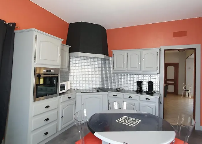 Charmante Maison Rénovée Avec Jardin, Proche De Verdun, Idéale Pour Familles, Draps Et Chauffage Inclus - Fr-1-585-50 Hébergement de vacances *